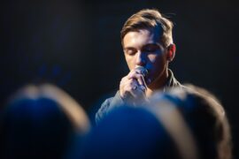 «Время не вечно»: состоялась премьера саундтрека к новогодней комедии «Тик-Так»